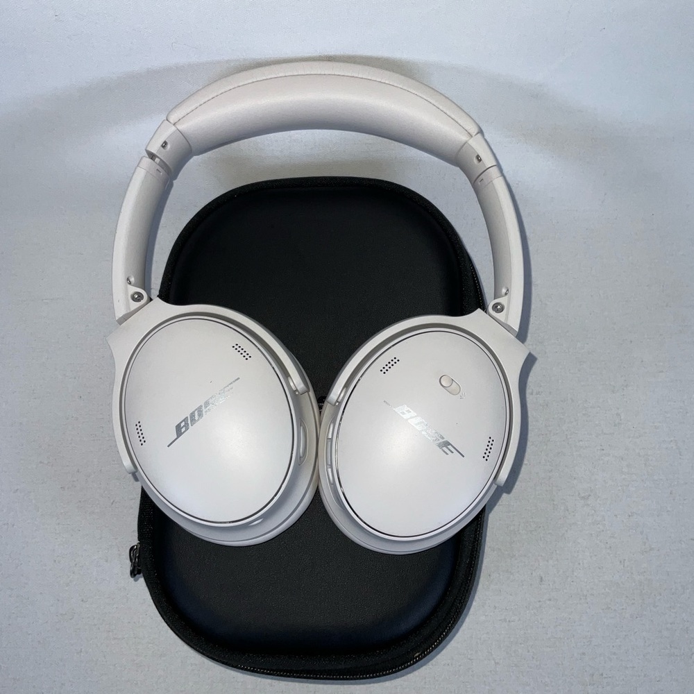 Bose Silver Wireless Noise-Cancelling Headphones